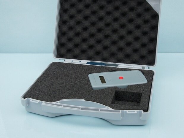 Storage case chip reader